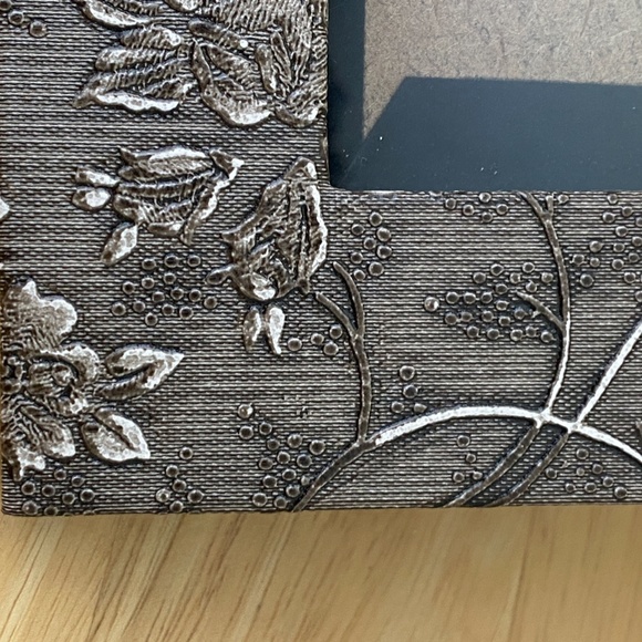 Flower Design Picture Frame - Picture 5 of 5